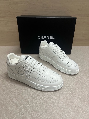 Chanel 23A white calfskin leather sneakers — 4