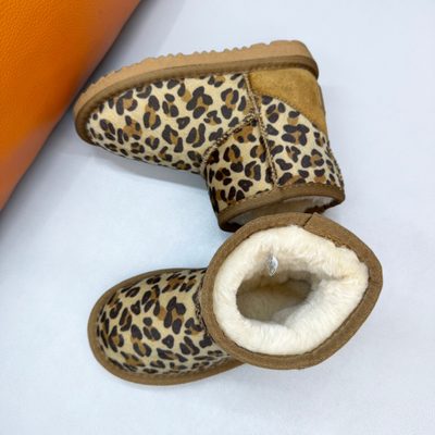 UGG mini classic flat ankle boots — 9
