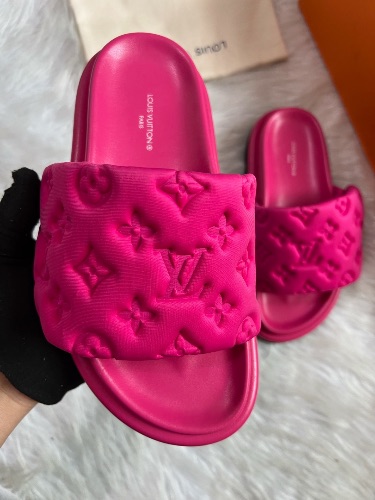 Louis Vuitton Pool Pillow comfort mules in fuchsia pink — 3