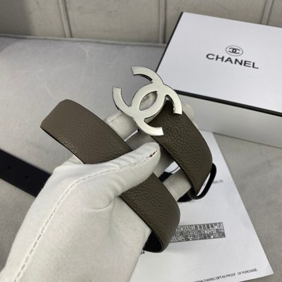 Chanel reversible belt made of mocha brown grained calfskin leather featuring a white interlocking C — 3