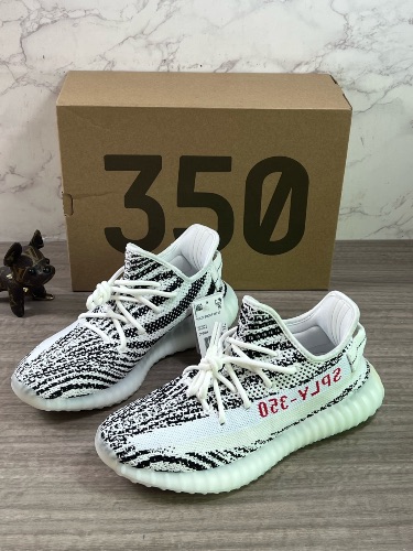 Adidas Yeezy Boost 350 V2 Zebra sneaker — 3
