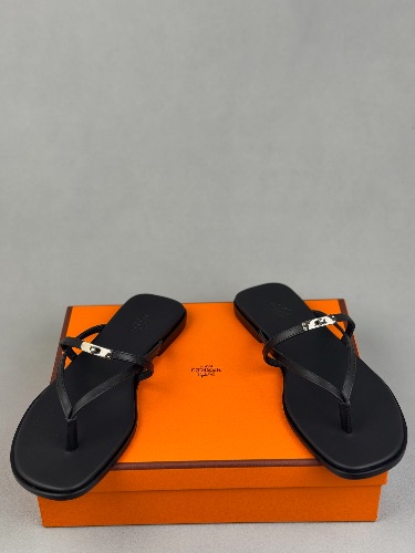 Hermès Chiypre chevre velours flat sandals — 4