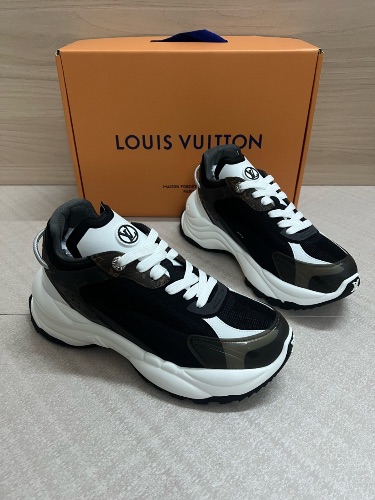 Louis Vuitton Run 55 sneakers in black and white — 4