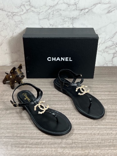 Chanel black leather thong sandals — 4