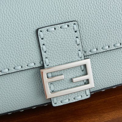 Fendi black leather Baguette shoulder bag (T) — 6