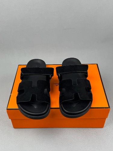 Hermès Chypre sandals in black calfskin leather — 3