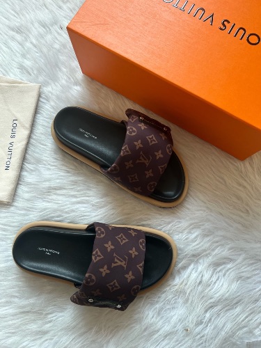 Louis Vuitton Pool Pillow Flat Comfort Mules