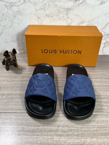 Louis Vuitton blue and black rubber Monogram pool slides — 3