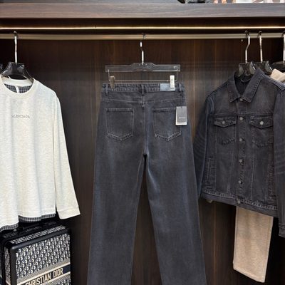 Gucci dark gray stone-washed cotton denim jacket and matching wide-leg jeans — 5