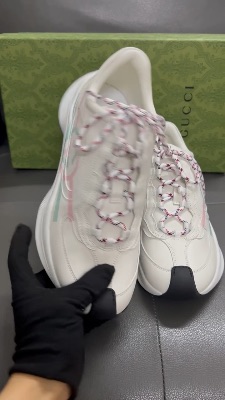 Gucci Run sneakers in white leather with pink and green — 5