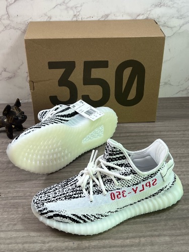 Adidas Yeezy Boost 350 V2 Zebra sneaker