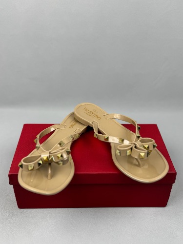 Valentino Garavani Rockstud bow thong sandals — 4