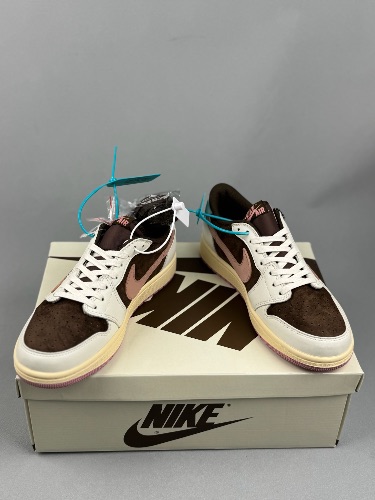 Nike Air Jordan 1 Low x Travis Scott — 4