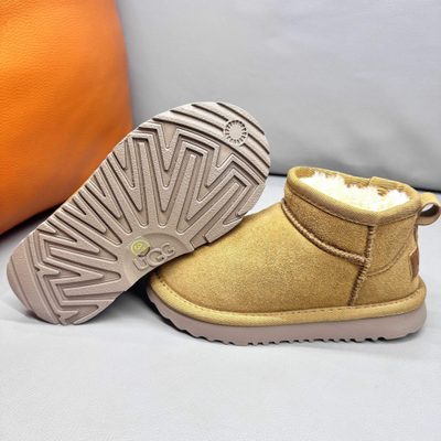 UGG Classic Ultra Mini Boots — 9