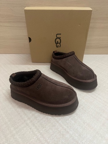 UGG Tazz Slippers in Chocolate brown suede — 4