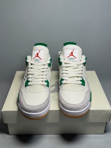 Nike SB x Air Jordan 4 "Pine Green" sneakers — 3