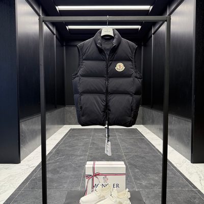 Moncler Almaz Down Gilet — 3