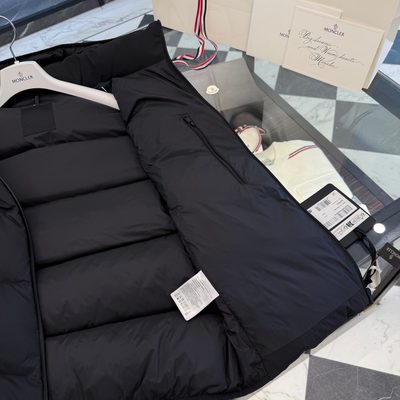 Moncler Guersac Hooded Down Vest — 8