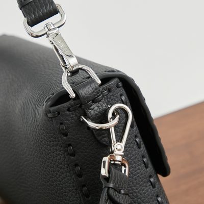 Fendi black leather Baguette shoulder bag (T) — 4