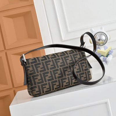 Fendi Baguette bag (T) — 3