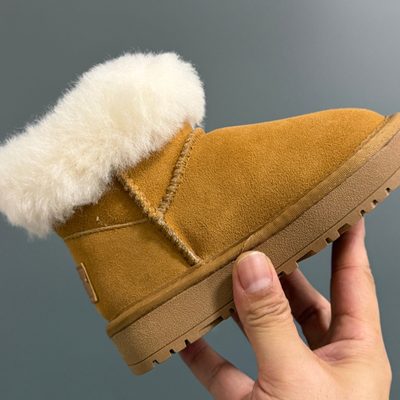 UGG Classic Mini Fluff BOOTS — 8