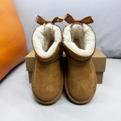 UGG short-shaft suede-style ankle boots — 7