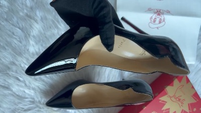 Christian Louboutin Hot Chick 100 Patent Leather Pumps in black — 5
