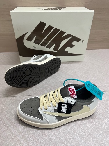 Air Jordan 1 Low OG SP Travis Scott "Reverse Mocha" sneakers