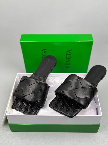 Bottega Veneta Lido Flat Sandals