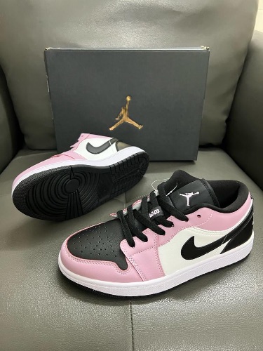 Nike Air Jordan 1 Low sneakers in the "Light Arctic Pink" — 4