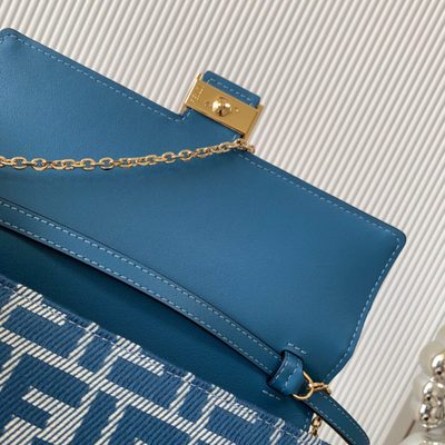 Fendi Baguette Wallet on Chain (T) — 7