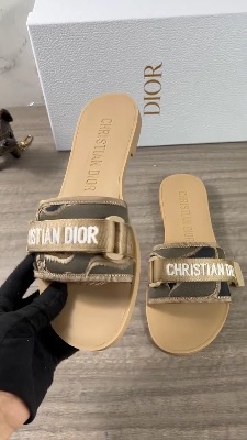 Christian Dior Dio(r)evolution slides — 5