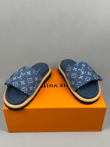 Louis Vuitton Pool Pillow comfort mules in blue monogram denim — 4