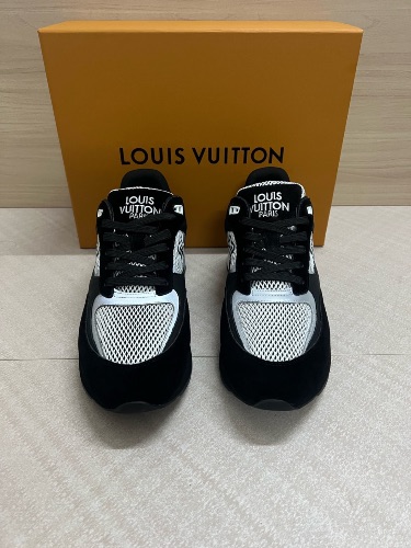 Louis Vuitton Run Away trainers in black — 3