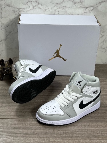 Nike Air Jordan 1 Mid — 4