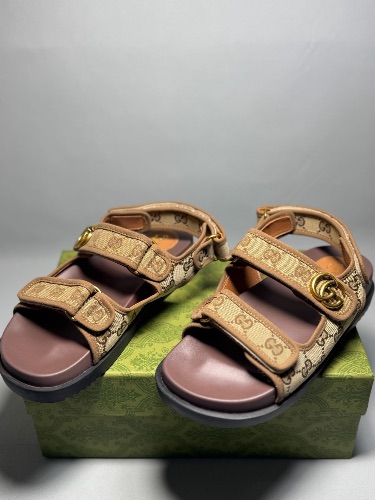Gucci women's Moritz flat sandals