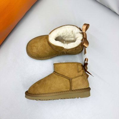 UGG short-shaft suede-style ankle boots — 9