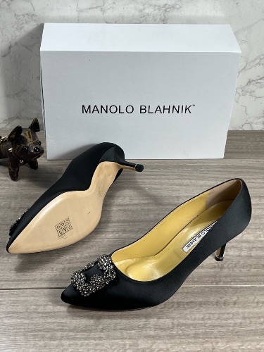 Manolo Blahnik Hangisi black satin pumps — 4