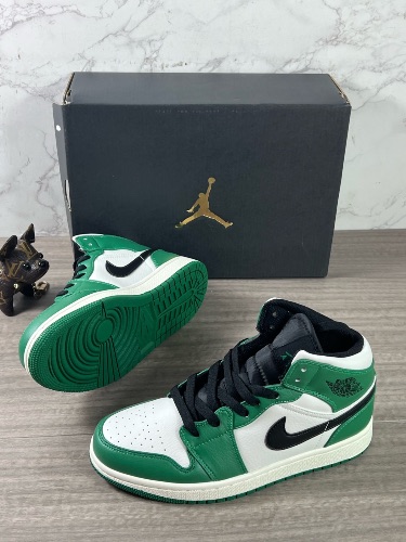 Nike Air Jordan 1 Mid SE Pine Green sneakers