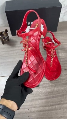 Chanel red quilted leather thong sandals — 5