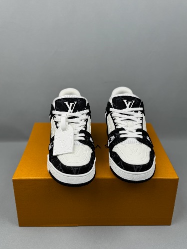 Louis Vuitton Trainer Sneakers in black and white denim — 3