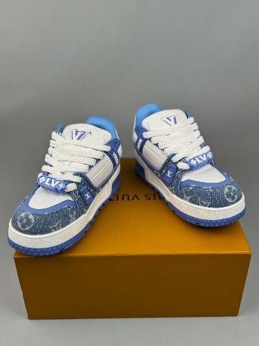 Louis Vuitton LV Trainers in blue Monogram denim — 4