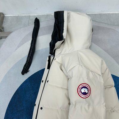 Canada Goose Women's Shelburne Parka — 9