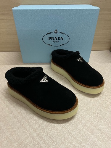 Prada suede shearling-lined platform mules in black — 4