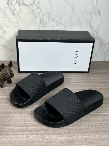 Gucci Matelasse Black Rubber Pool Slides — 3