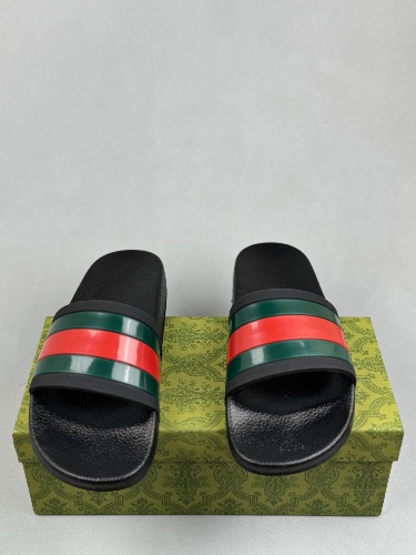 Gucci rubber slides — 3