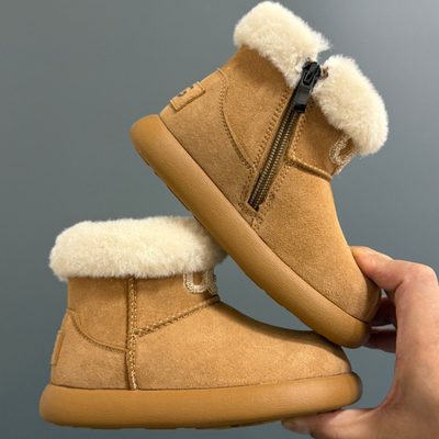 UGG Classic Mini Fluff BOOTS — 9