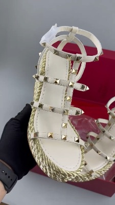 Valentino Garavani Rockstud Torchon 95 espadrille wedge sandals in ivory leather — 5