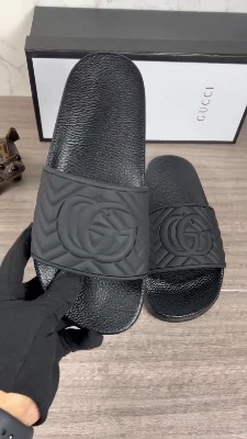 Gucci Matelasse Black Rubber Pool Slides — 5