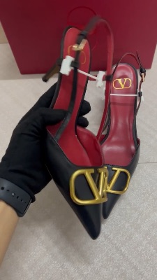 Valentino Garavani VLogo Signature slingback pumps — 5